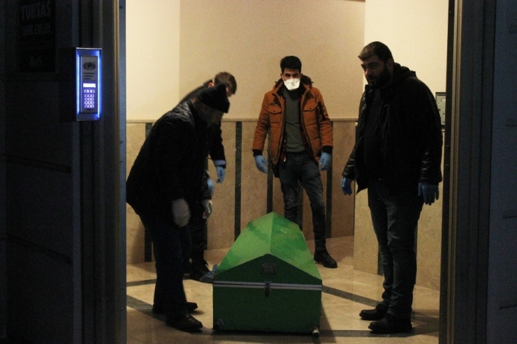 Yaşlı Çifti Evlerinde Ölü Bulundu