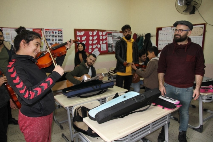 Çocuklar İçin Çal Derneği Köy Okuluna Müzik Sınıfı Kazandırdı