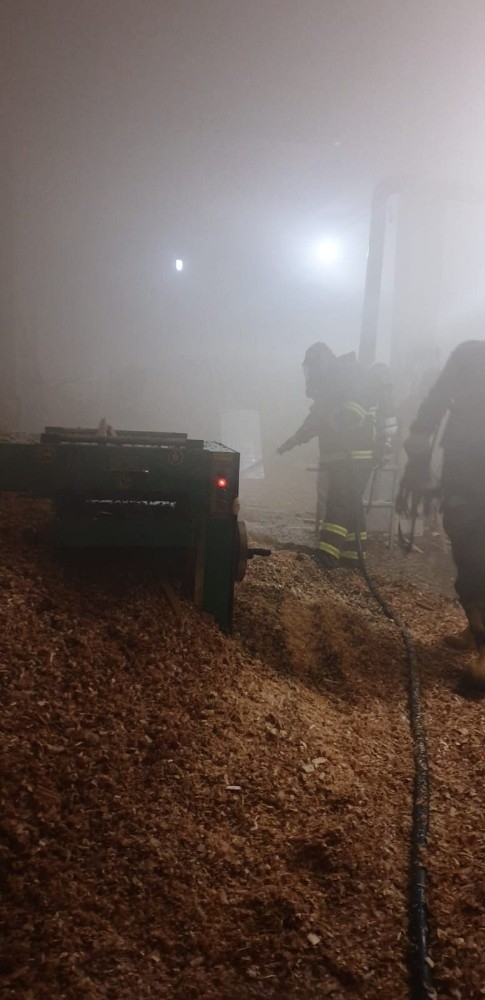 Marangoz Atölyesinde Çıkan Yangın, Büyümeden Söndürüldü