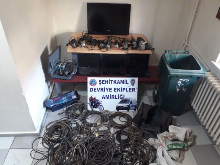 Hırsızlık Yapan Şahıslar Yakalandı
