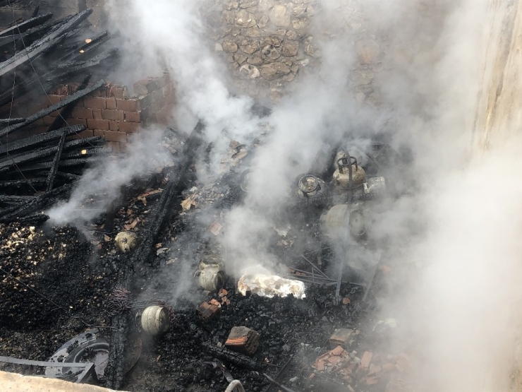 Cezaevine Görüşe Giden Ailenin Evinde Şüpheli Yangın