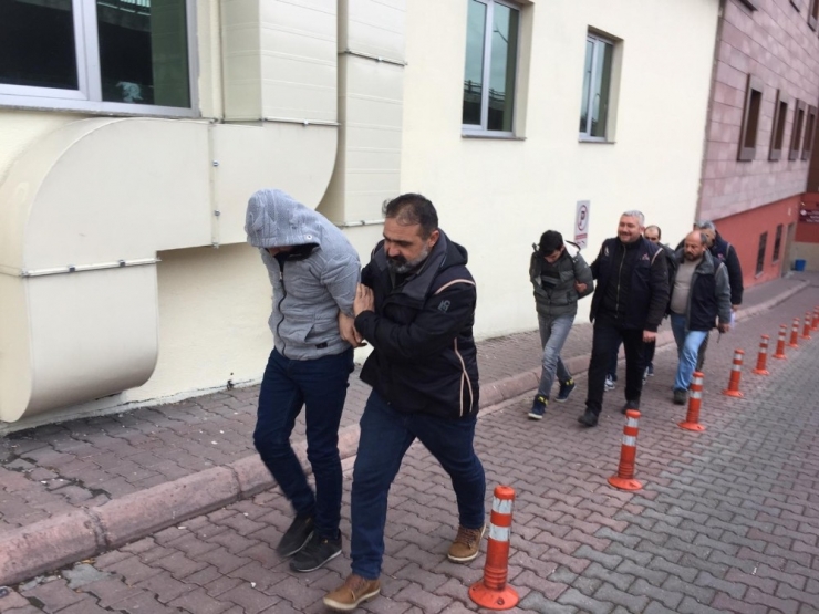 Deaş Operasyonunda Gözaltına Alınan 9 Kişiden 5’i Adliyeye Sevk Edildi