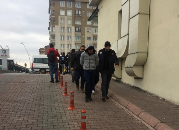 Deaş Operasyonunda Gözaltına Alınan 9 Kişiden 5’i Adliyeye Sevk Edildi