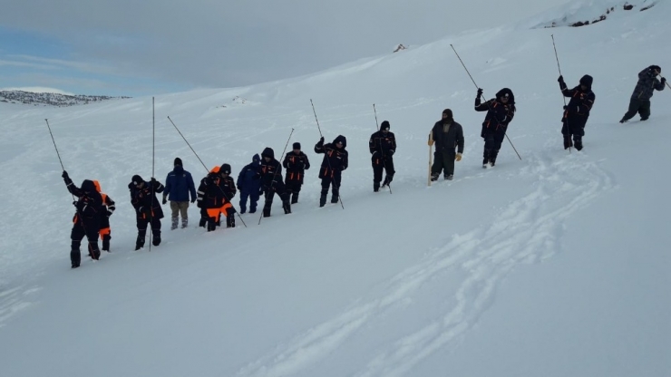 Mersin’de Karda Kaybolan Adamı Arama Çalışmaları Yeniden Başladı
