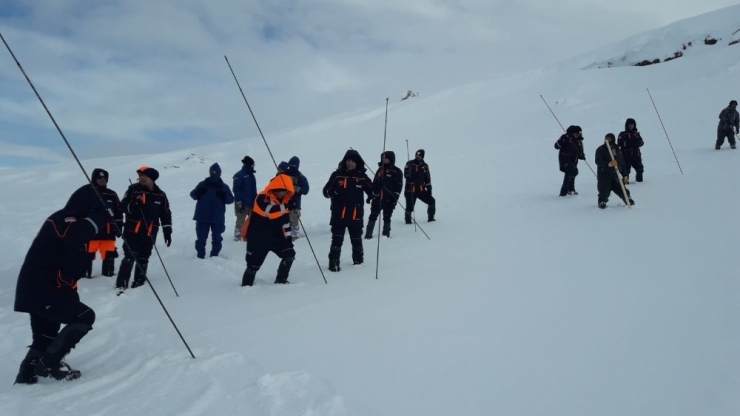 Mersin’de Karda Kaybolan Adamı Arama Çalışmaları Yeniden Başladı