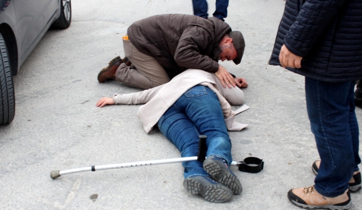 Eşini Yolun Ortasında Yaralı Halde Buldu