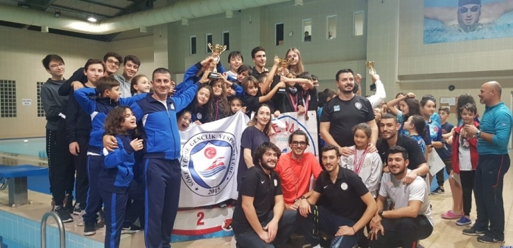 Söke Yüzme Gençlik Ve Spor Kulübü Takımı İl İkincisi Oldu