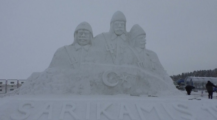 90 Bin Askerin Kardan Heykelleri Tamamlandı