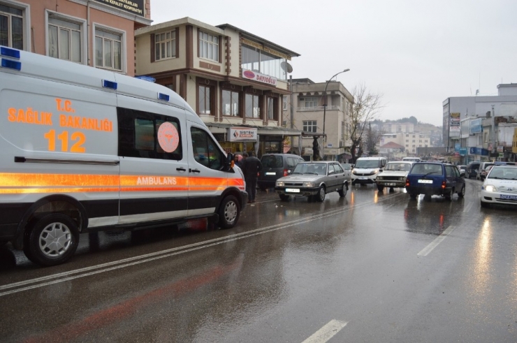 Besni’de Otomobil Yayaya Çarptı