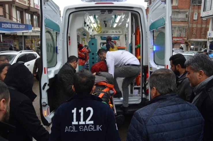 Besni’de Otomobil Yayaya Çarptı