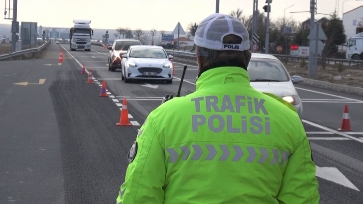 Aksaray Polisinden Kara Yolları Uygulaması