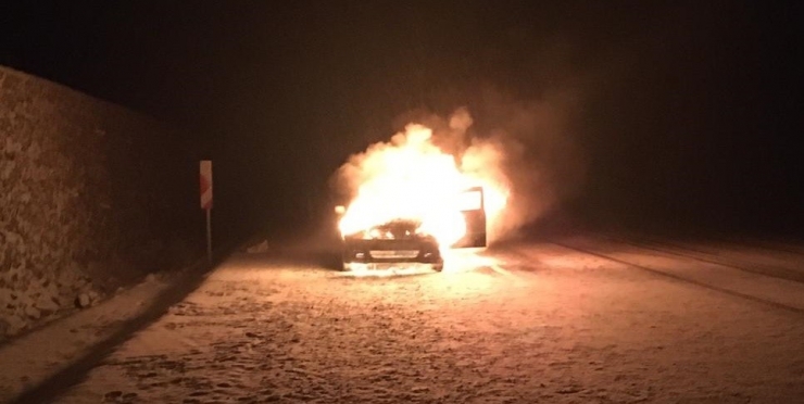 Bingöl’de Otomobil Alev Alev Yandı