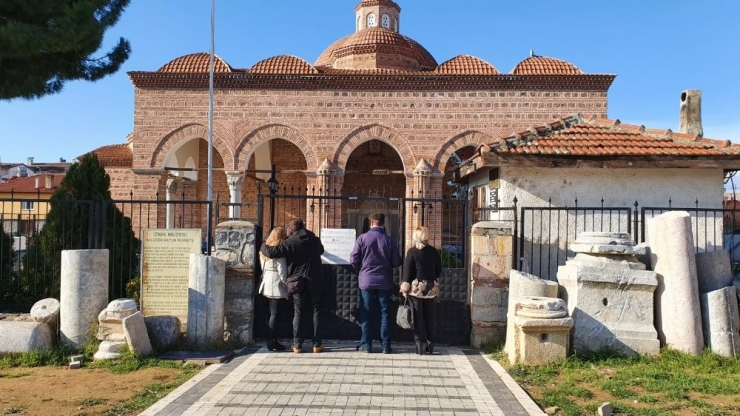 75 Bin Eser Konteynırda Çürüyor