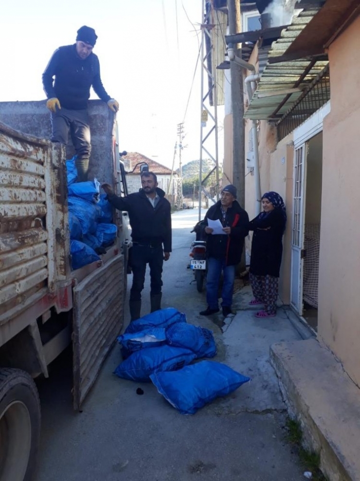 Dar Gelirli Ailelere Kömür Desteği