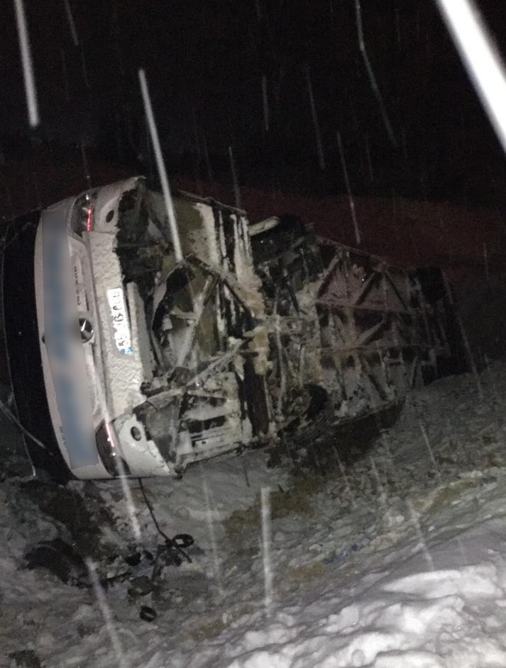 Erzincan’da Yolcu Otobüsü Devrildi: Çok Sayıda Yaralı Var