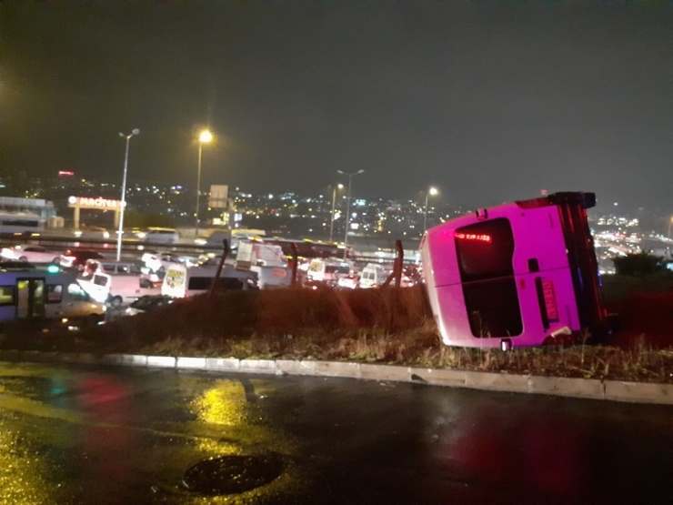 Esenyurt’ta İşçi Servisi Devrildi: 6 Yaralı