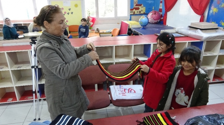 İlkokul Öğrencilerinden İdlib’e Kışlık Kıyafet Yardımı