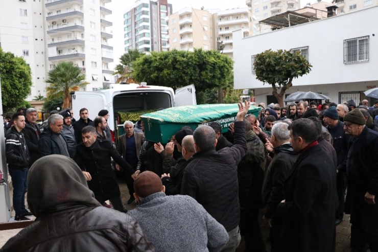 Eşi Tarafından Öldürülen Üniversite Öğrencisi Kadın Son Yolculuğuna Uğurlandı