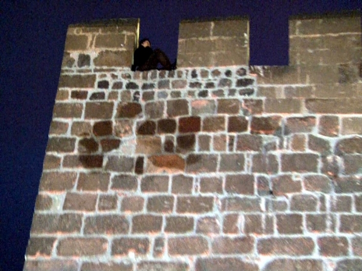 Kayseri’de Kale Surlarında İntihar Girişimi