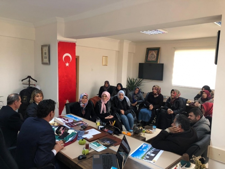 Hüyük’te Hem’in Kadın Kursiyerlerinden Başkan Çiğdem’e Teşekkür Ziyareti