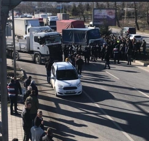 Kütahya’da Kamyoncular Yol Kapattı