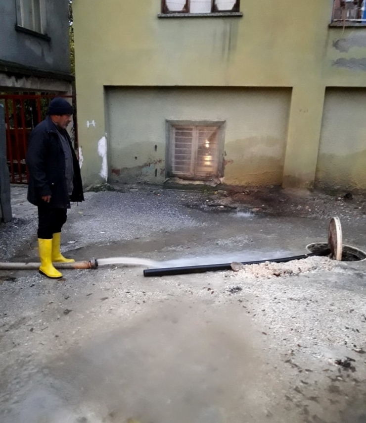 Mersin’de Yağmurun Neden Olduğu Olumsuzluklar Gideriliyor