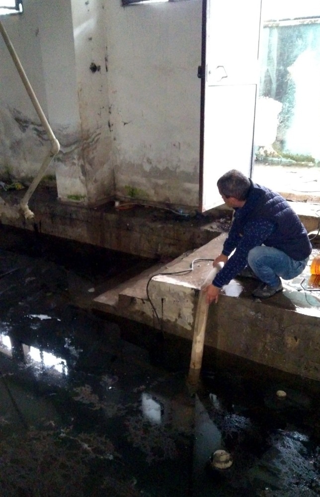 Mersin’de Yağmurun Neden Olduğu Olumsuzluklar Gideriliyor