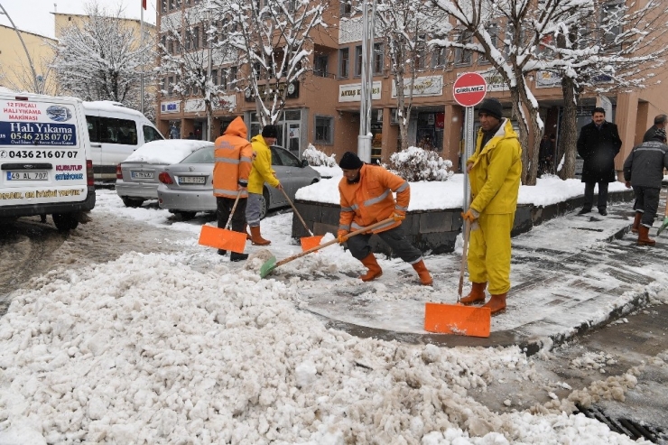 Muş Belediyesinden Karla Mücadele Çalışması