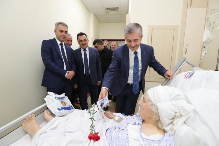 Başkan Tahmazoğlu Hastaları Ziyaret Etti