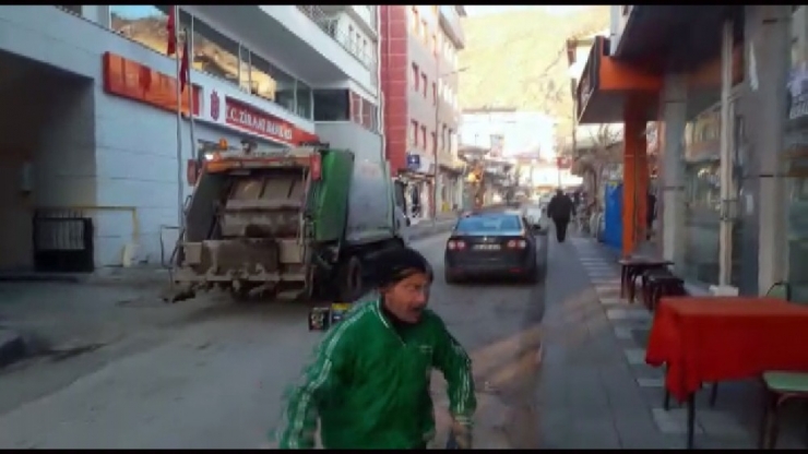 Çöpçünün Mesleğine Olan Sevgisi