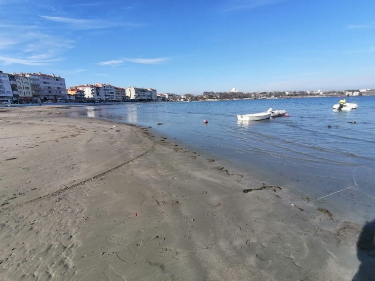 Deniz 30 Metre Çekildi, İlk Kez Görenler Paniğe Kapıldı