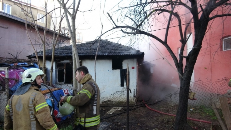 Tuzla’da Gecekondu Yangını: 1 Yaralı