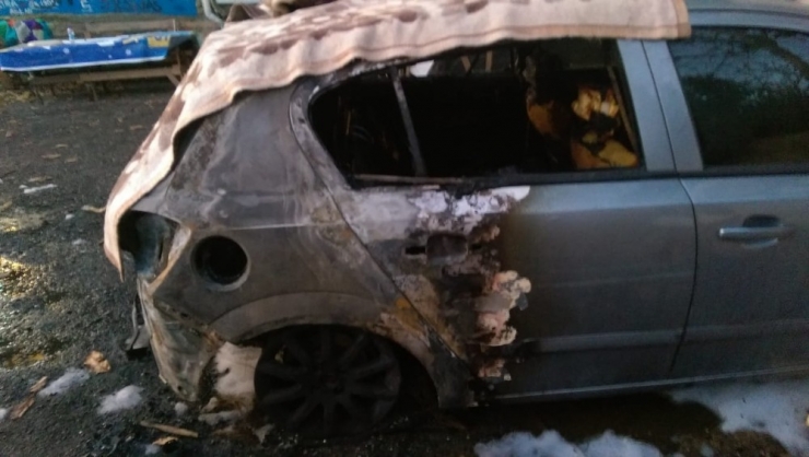 Genç Kadının Arabasını Kundaklayan Şahıs Kamerada