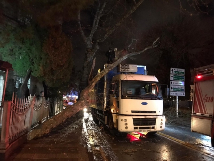 Üsküdar’da Korkutan Kaza