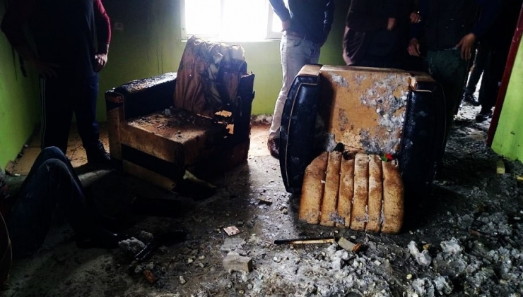 Başkale’de Ev Yangını