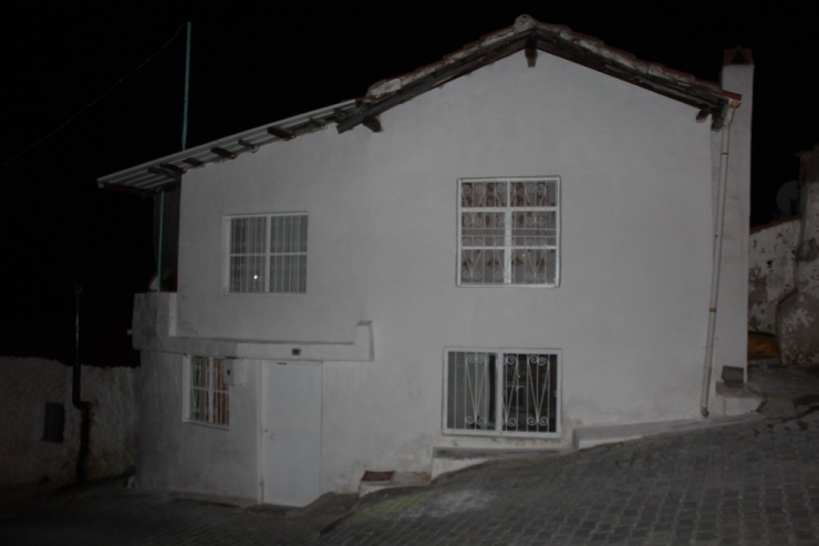 Yaşlı Kadın Evinde Ölü Bulundu