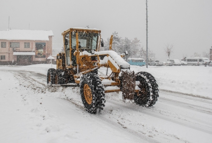 Bitlis Belediyesinden Karla Mücadele Çalışması