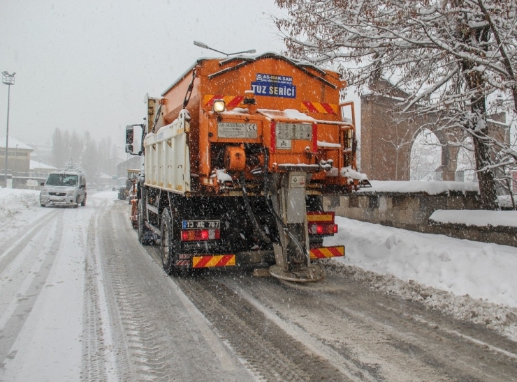 Bitlis Belediyesinden Karla Mücadele Çalışması