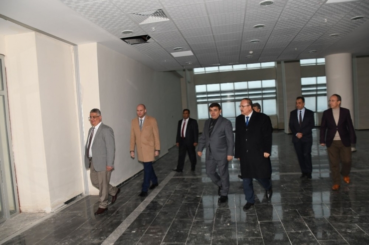 Vali Aykut Pekmez Okul İnşaatını İnceledi