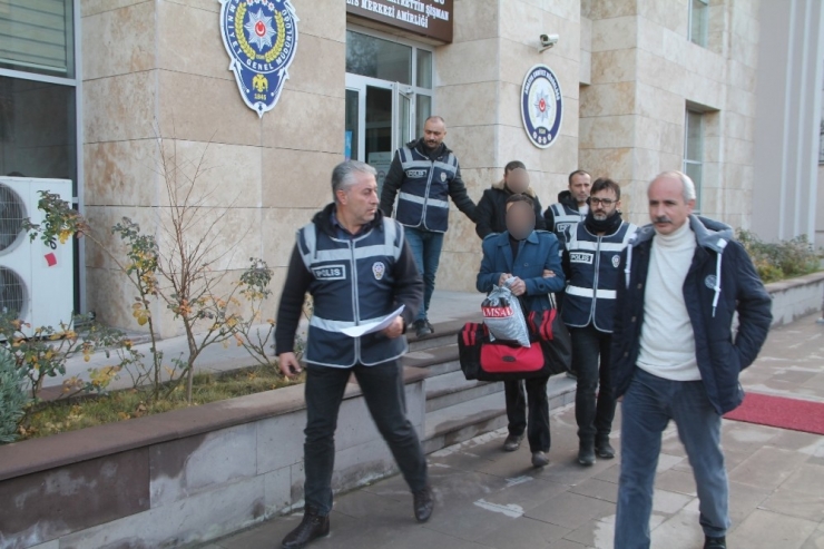 Gasp Şebekesine 3 Tutuklama