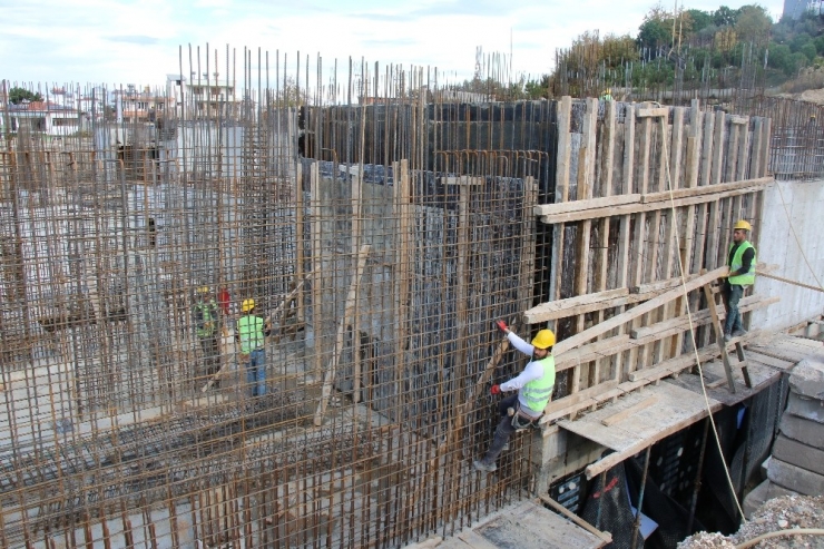 Serik Kültür Merkezi’nde Çalışmalar Devam Ediyor