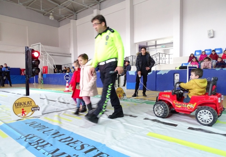 Bayburt’ta Öğrencilere Uygulamalı Trafik Eğitimi Verildi