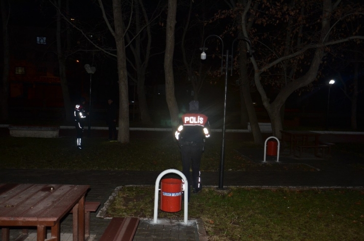 Boynundan Bıçaklanan Genç Hayatını Kaybetti