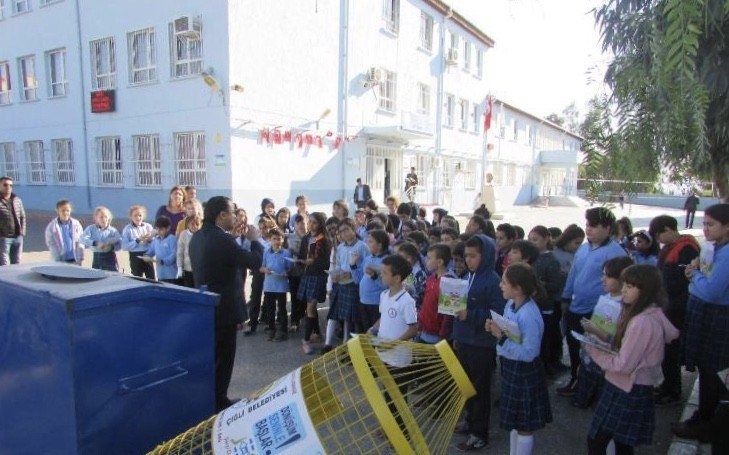Çiğli Belediyesinden Okullara "Çevre Dostu" Hediye