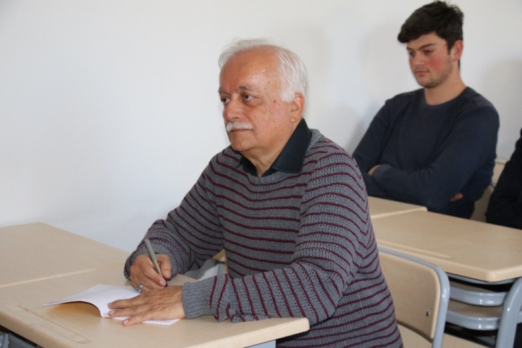 Emekli Hakim, Çocukluk Hayali İçin İkinci Üniversitesini Okuyor