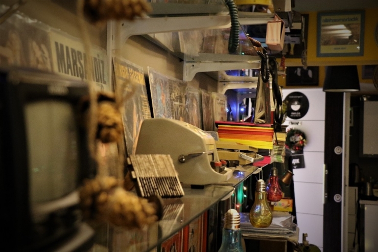 Nostalji Yaşamak İsteyenlerin Adresi: ‘Analog Plak’ Kafe Oldu