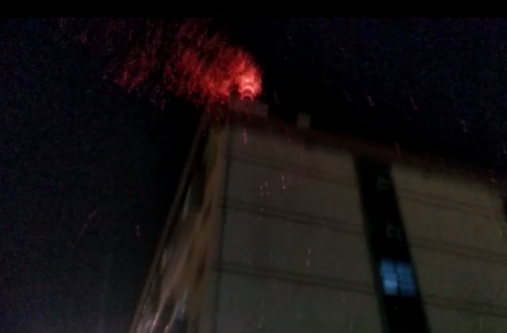 Erkek Öğrenci Yurdundaki Yangın Paniğe Neden Oldu