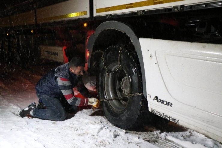 Erzincan’da Ulaşıma Kar Engeli