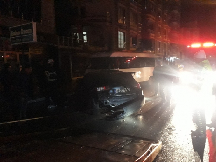 Alkollü Sürücü Önce Park Halindeki Araçlara Ardından Ağaçlara Çarparak Durabildi