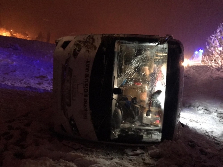 Futbolcuları Taşıyan Otobüs Devrildi